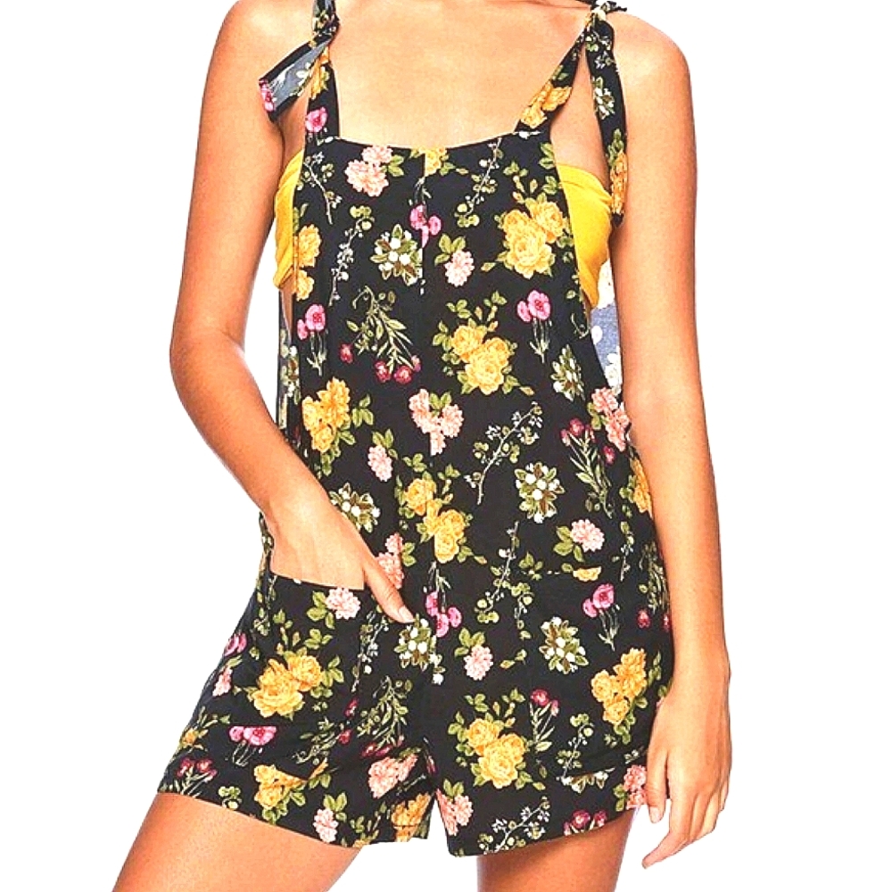 BEACH BUNNY🌞 Sunny Romper in Black Floral🌺 great value